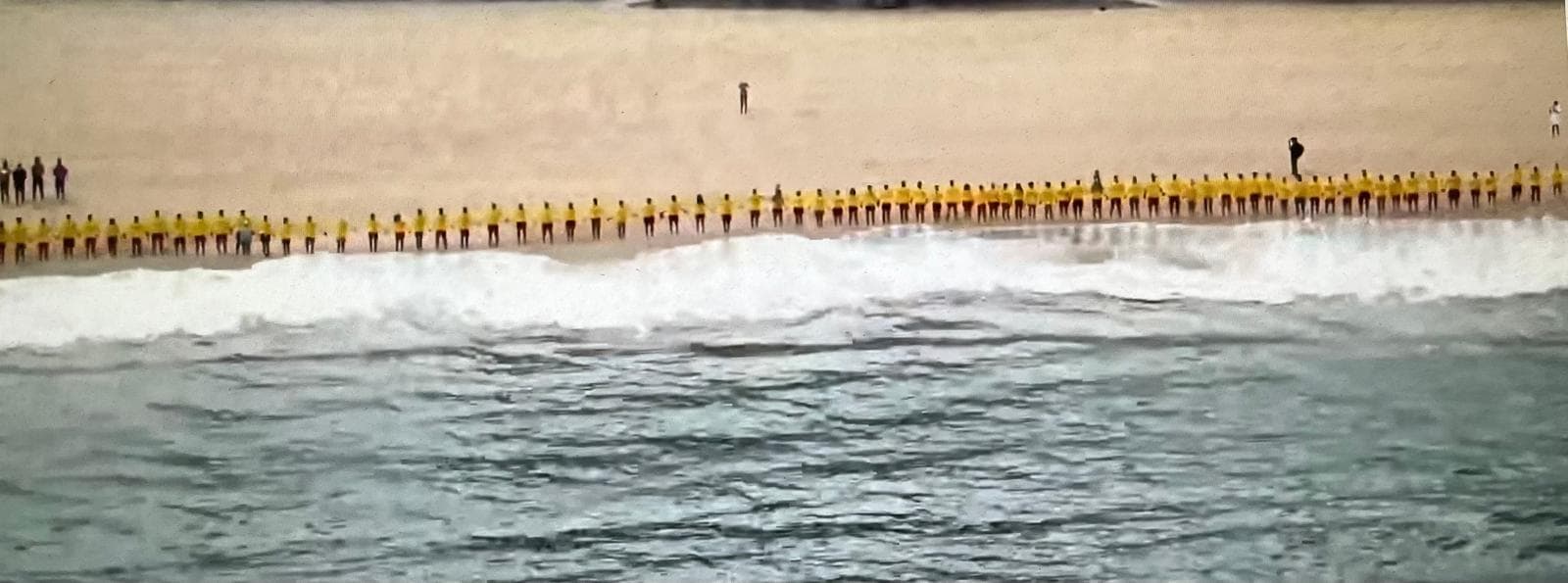 Sydney's iconic lifeguards formed a powerful display of unity - 4